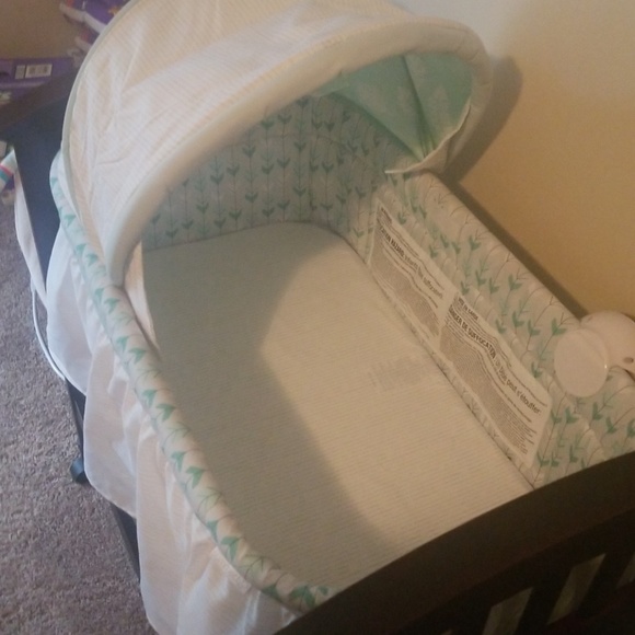 Bassinet - Picture 3 of 4